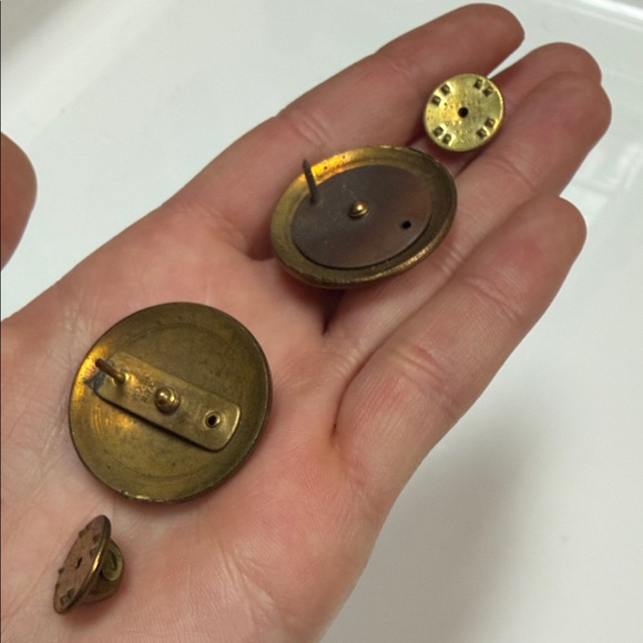 Vintage Gold Military Buttons - Picture 4 of 8